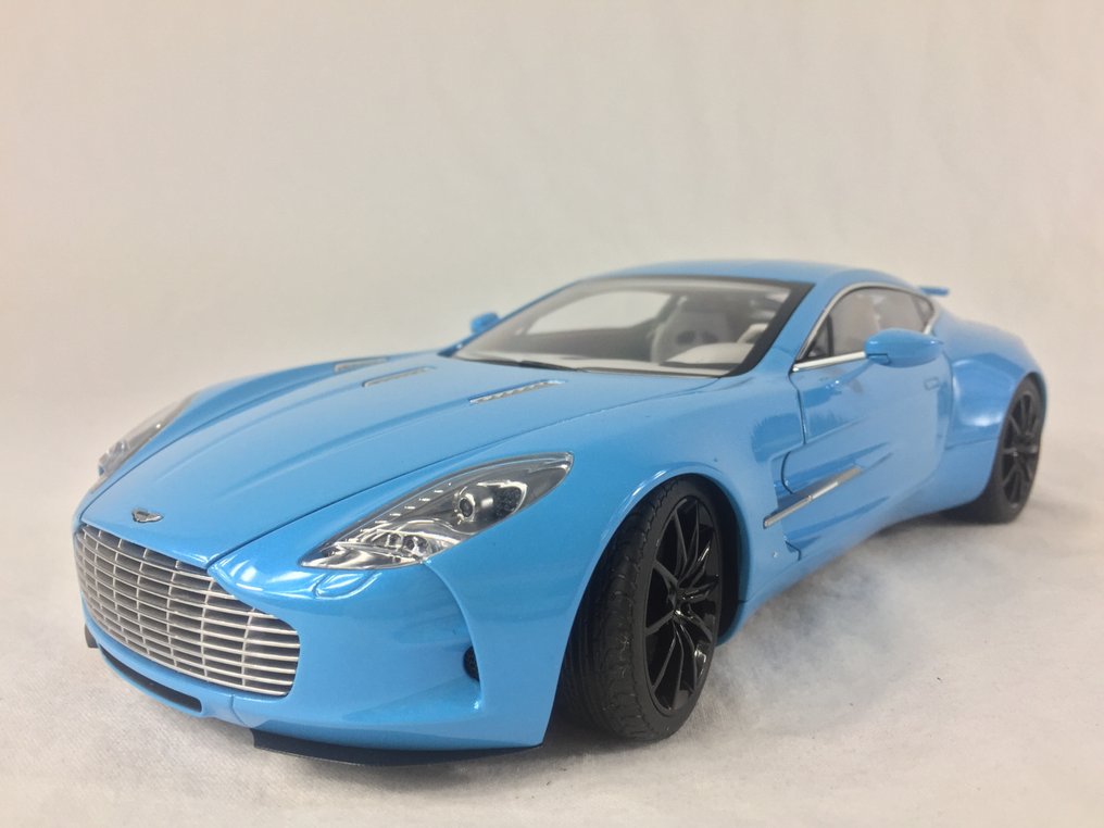AUTOart 1/18 アストンマーチン ONE-77 ティファニー・ブルー
