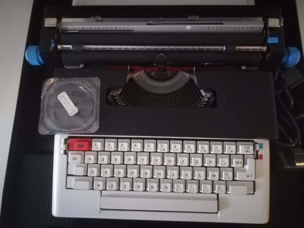 Portable electronic typewriter - Olivetti Lettera 36 from ...