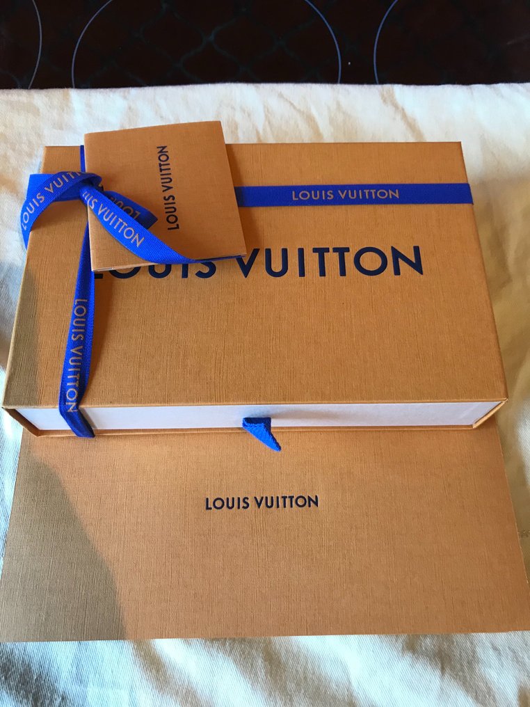 Louis Vuitton - Monogram Giraffe Xmas Mini Pochette - Catawiki