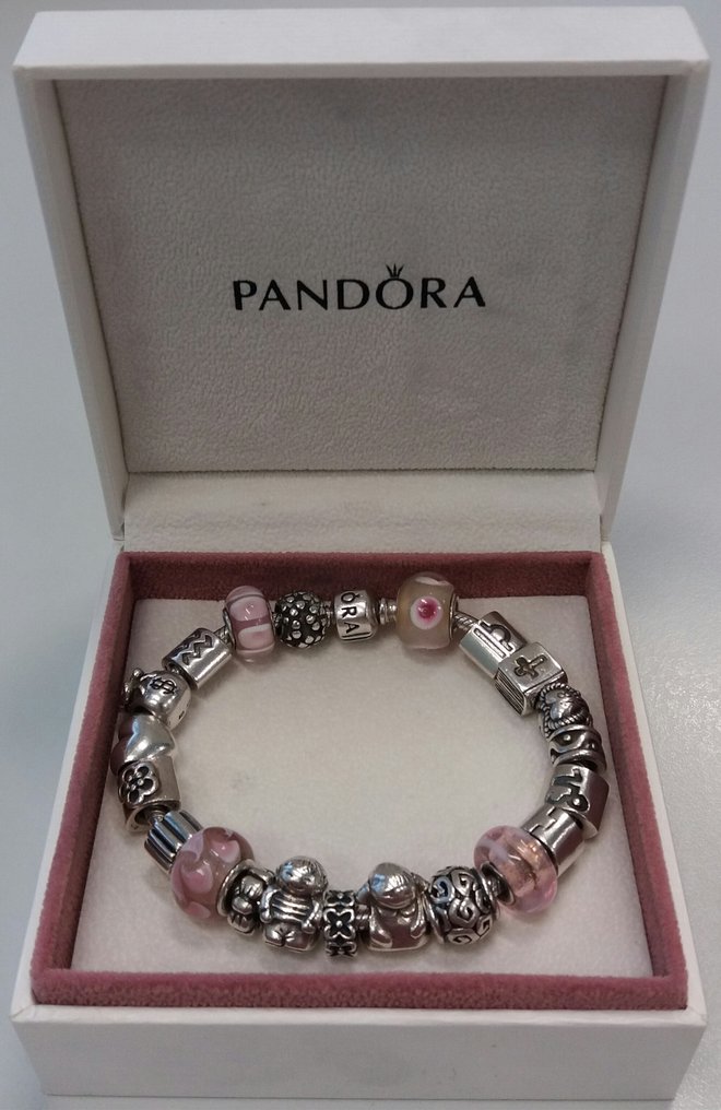 Profeet Genealogie gezantschap Volle Pandora armband met 21 bedels inclusief luxe Pandora - Catawiki