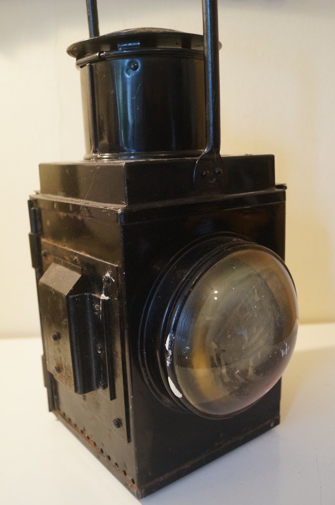 Meseta De este modo Bienes Enamel Railway Lantern, British Railway's oil lamp, early - Catawiki