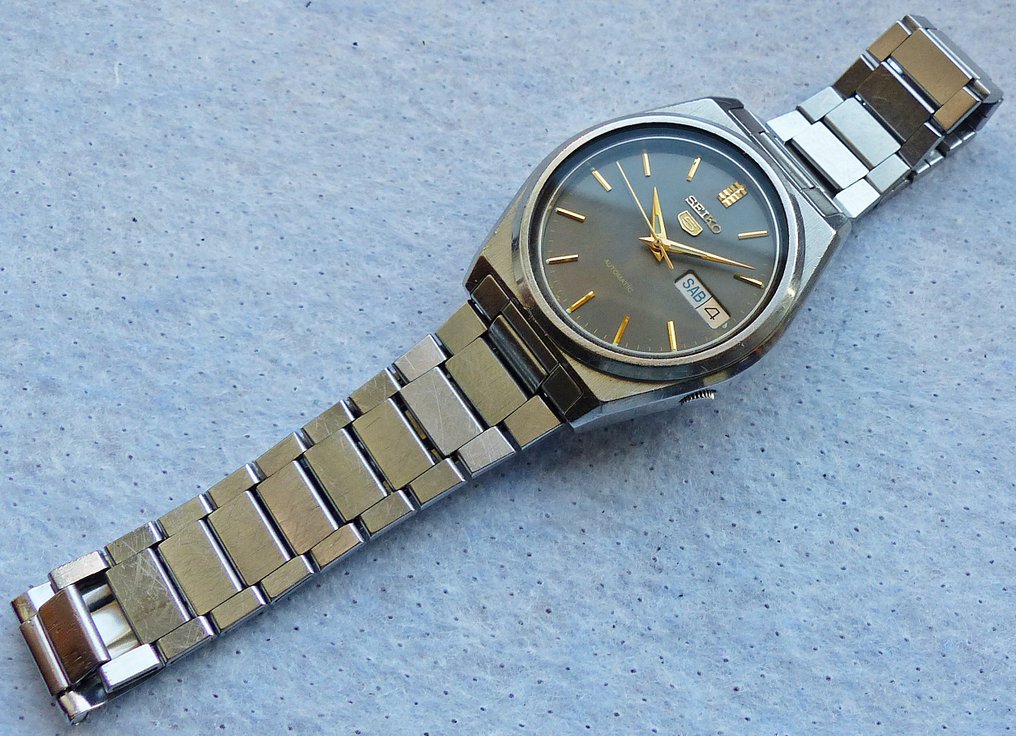 Seiko 5 day date automatic 21 jewel -- men's wristwatch - Catawiki