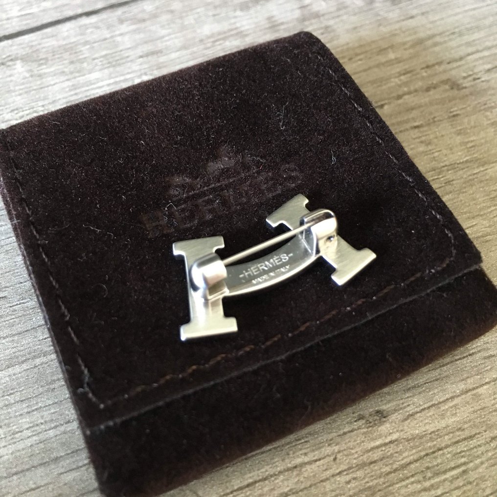 HERMES Hスマイルブローチ 保護