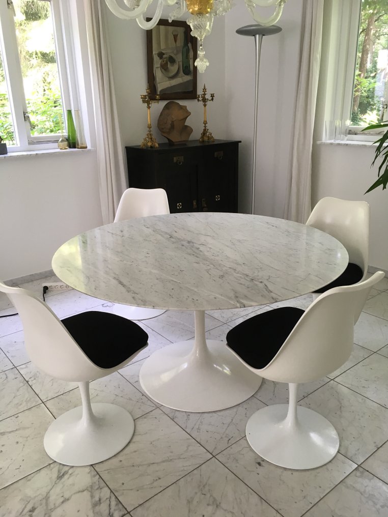 bidden Entertainment spiegel Eero Saarinen door Knoll - Tulip tafel + 4 stoelen - Catawiki