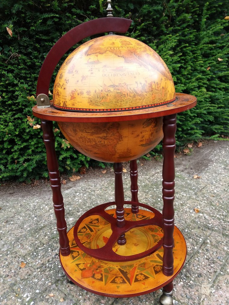 straal Overeenkomstig Monopoly Schitterende houten wereldbol of globe als minibar - Catawiki