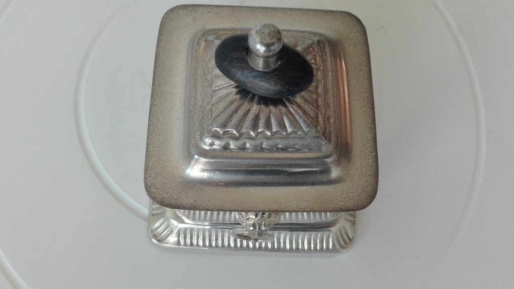 Fine and Antique Sugar Bowl “Royal Old Britain Sheffield”, - Catawiki