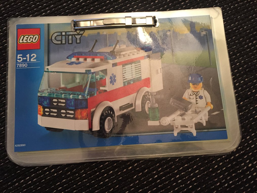 LEGO - City - 7890 + 7892 - Ziekenhuis + ambulance - - Catawiki