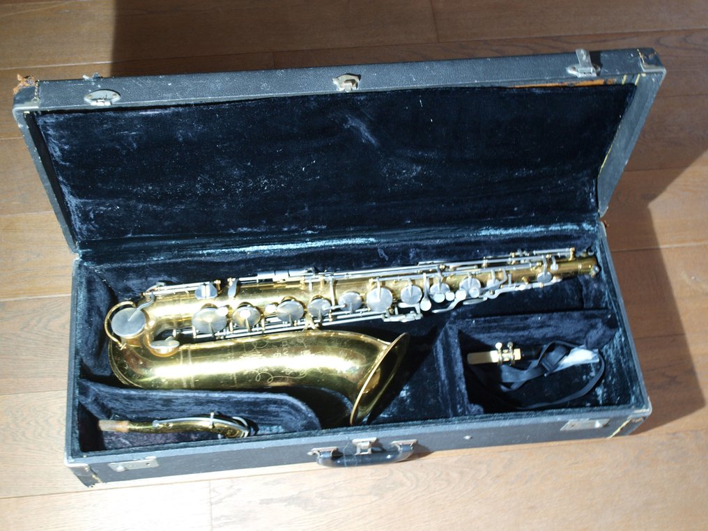 Vintage King Cleveland 615 tenor saxophone in hard case - Catawiki