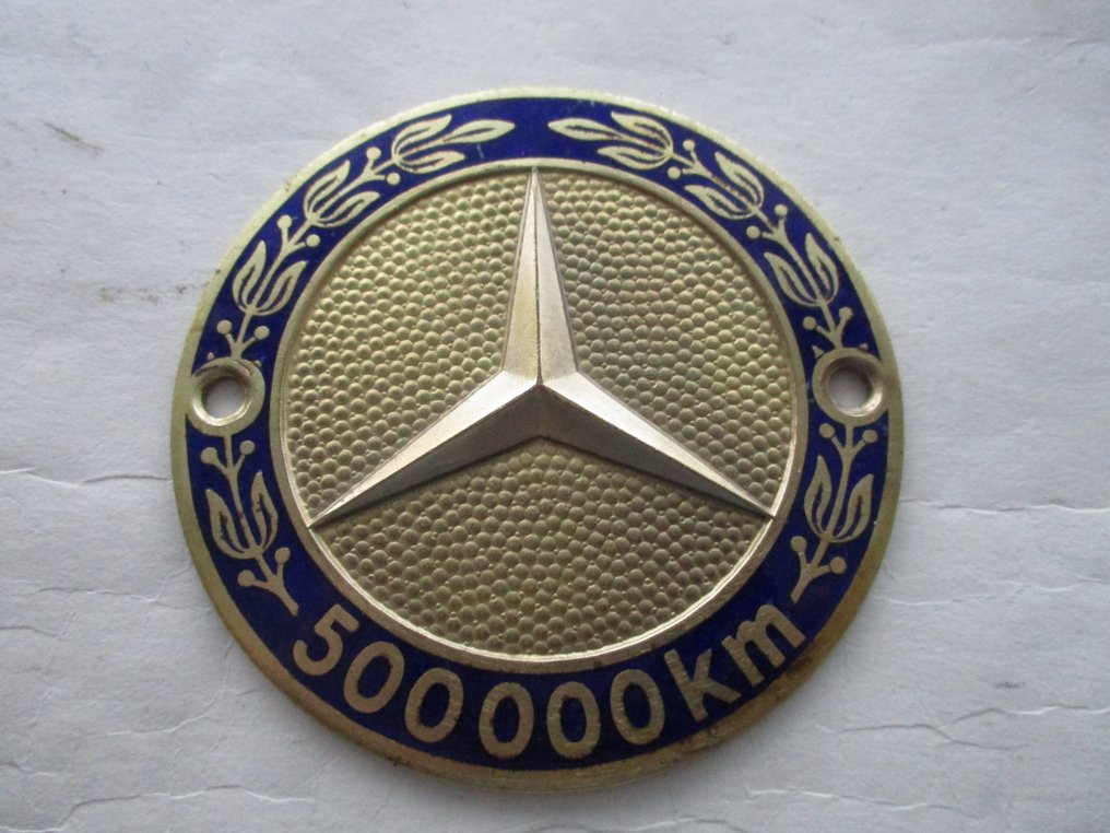 Zelfgenoegzaamheid Krachtcel consumptie Embleem / Mascotte - Mercedes 500.000 km Grille Badge - - Catawiki