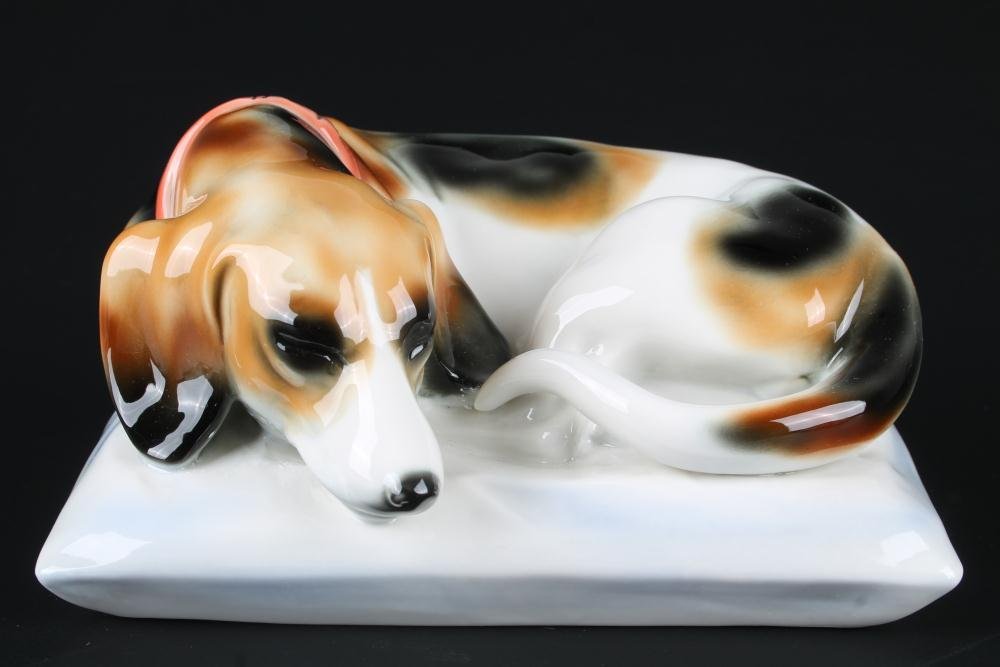 karl-ens-large-porcelain-figurine-of-a-sleeping-beagle-catawiki
