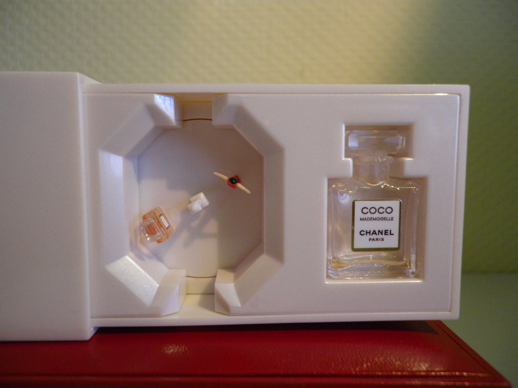 Chanel - La caja de música señorita Coco Chanel - PARIS - - Catawiki