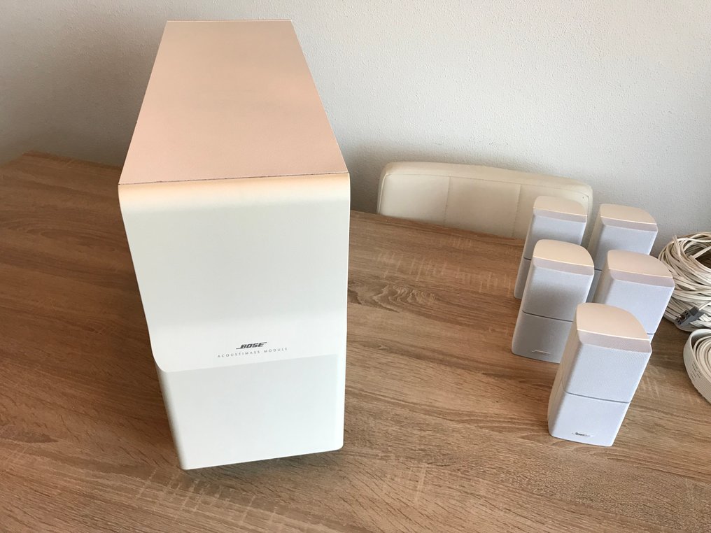 Complete White Bose 10 series Surround + - Catawiki