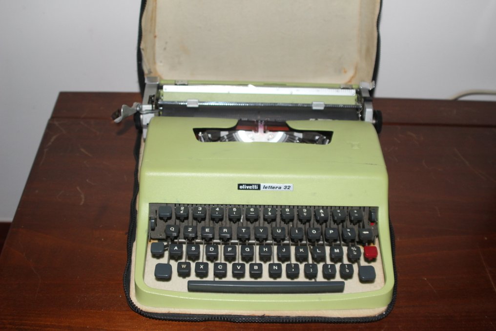 Macchina da scrivere Olivetti lettera 22 - Catawiki