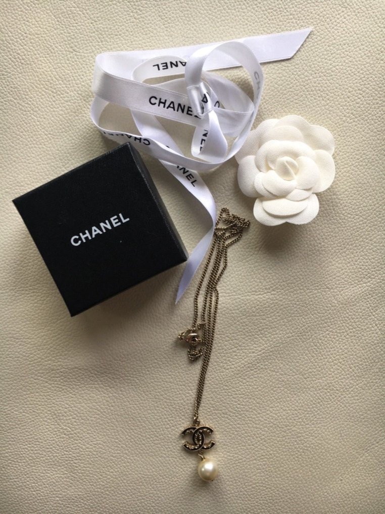 Plaats marathon manipuleren Chanel Chanel - ketting en hanger / ketting - Catawiki