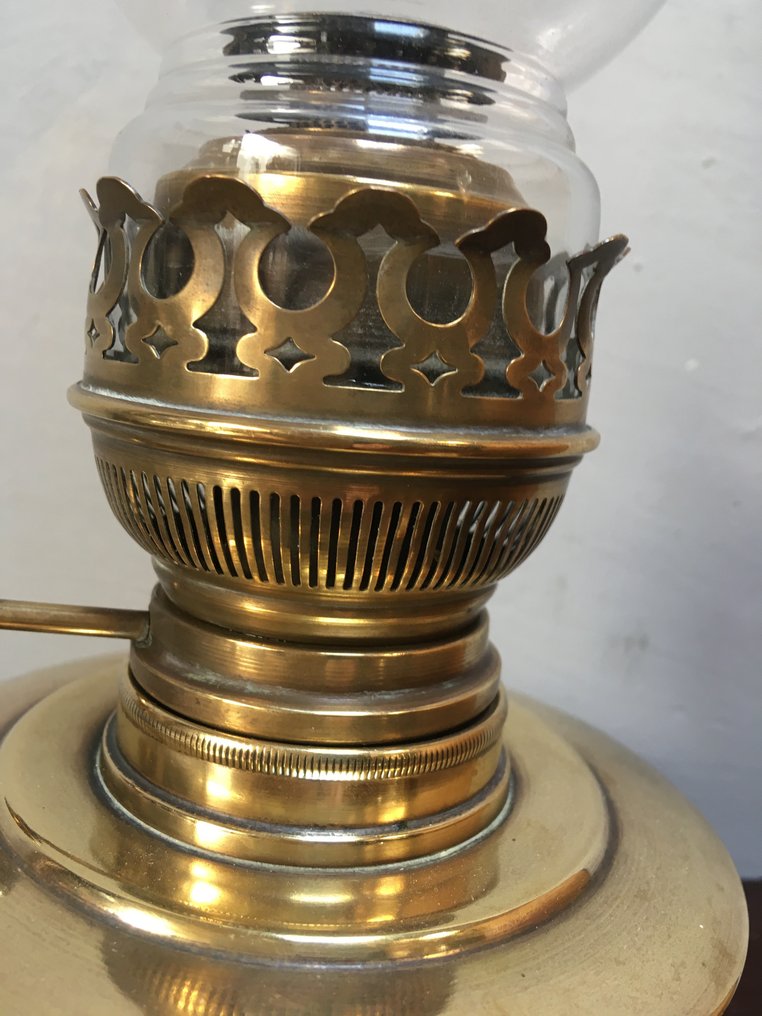 Beautiful oil lamp with 20''' Ideal Brenner Catawiki