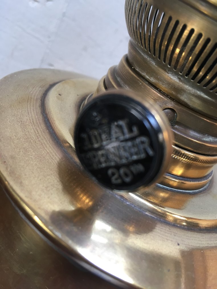 Beautiful oil lamp with 20''' Ideal Brenner Catawiki