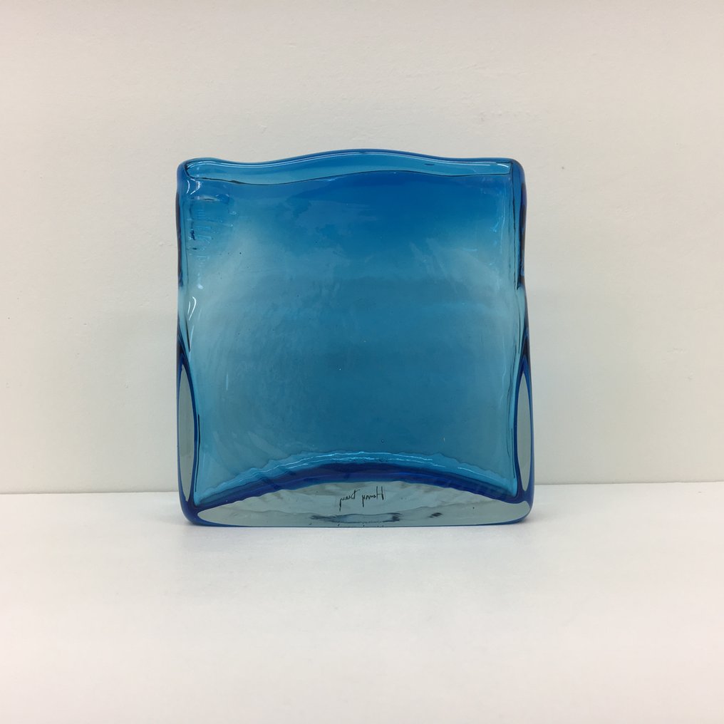 Verhoog jezelf Flitsend Kroniek Henry Dean - Blue glass vase - Catawiki