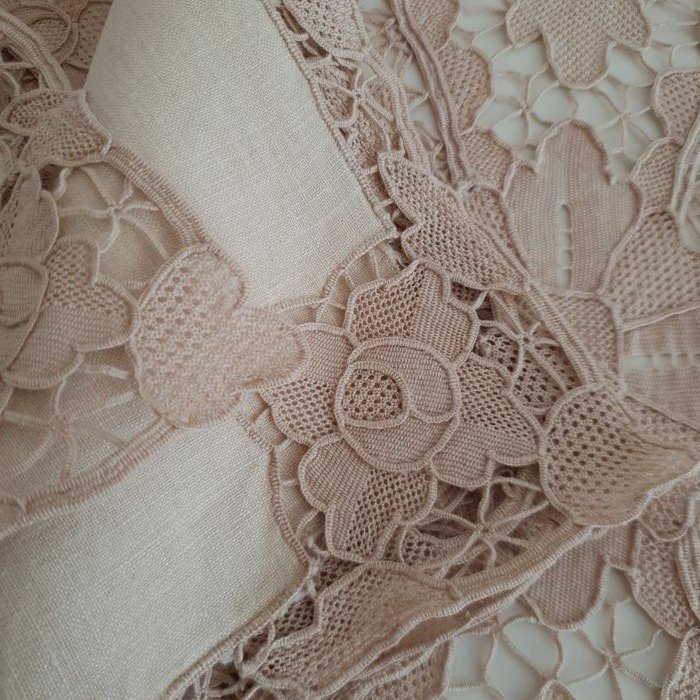 Italian craftsmanship “gem” tablecloth entirely made in Catawiki