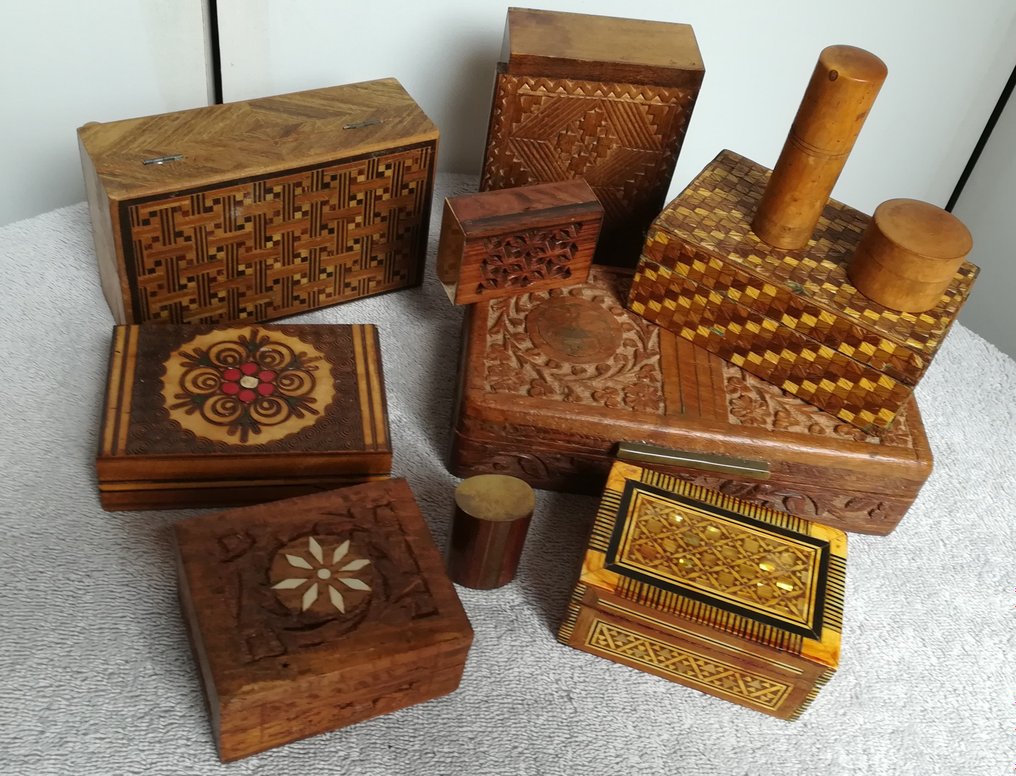 Verslaggever Excursie eeuw Collectie van 11 kleine houten kistjes - Catawiki