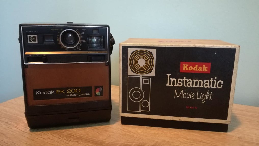 knecht Geschiktheid Motel KODAK EK 200 Instant Camera + KODAK Instamatic Movie Light - Catawiki