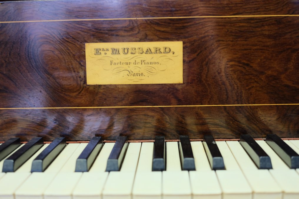 Piano Emile Mussard, France, 1852, N° série 1324 - Catawiki