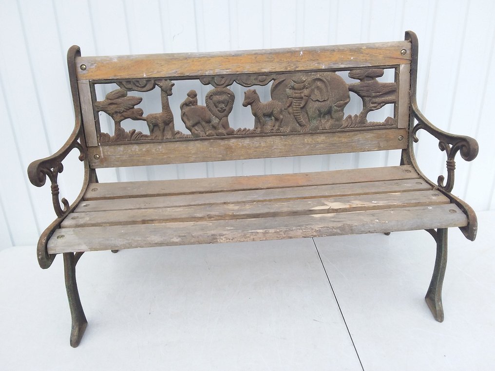 Children's bench decorated with African animals. (1) - Iron - Catawiki