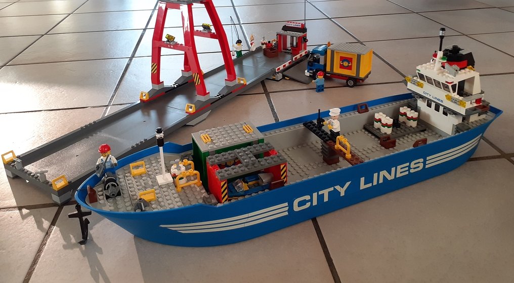 LEGO - Boat, crane, jetty and Lego City nr. 7994 - Catawiki
