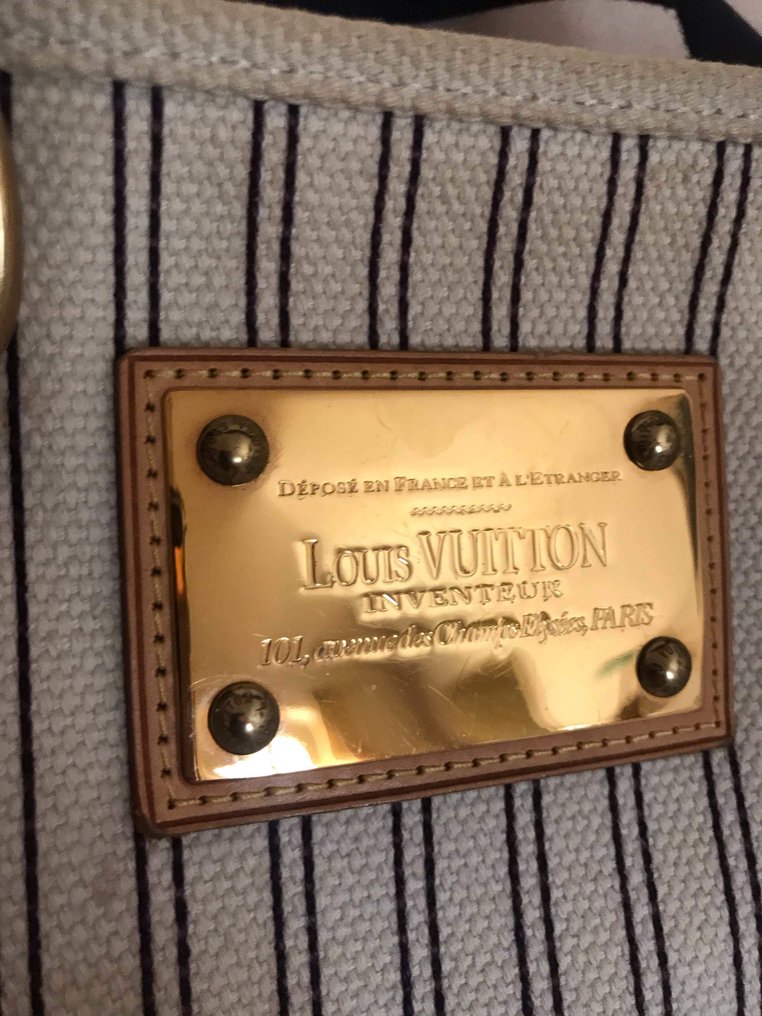 Sold at Auction: Louis Vuitton, Louis Vuitton Inventeur  Crossbody(Unauthenticated)