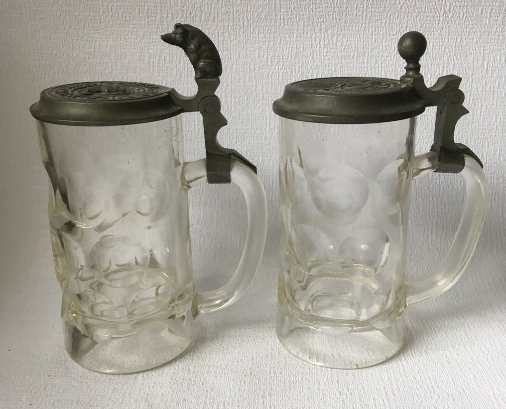 Twee antieke Duitse bierpullen met tinnen (2) - - Catawiki