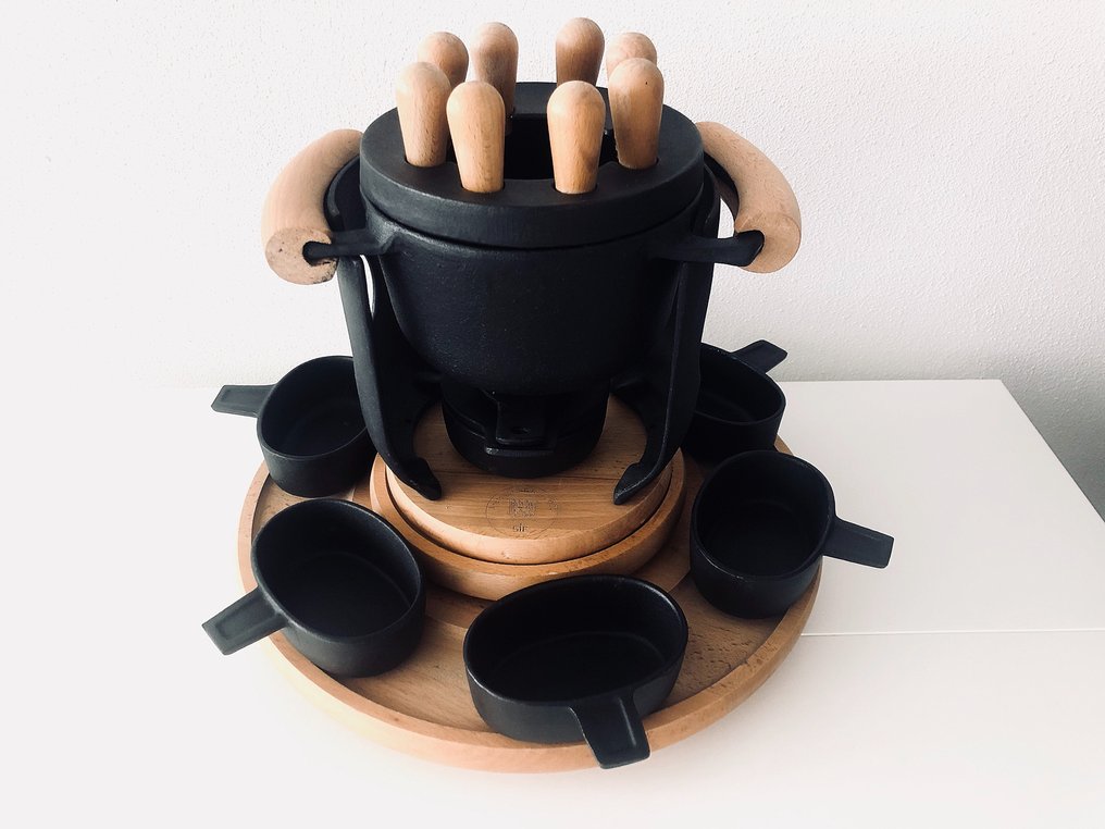 BODUM Bodum cast iron fondue set on wooden rotating base Nissen design,Nos BNIB 
