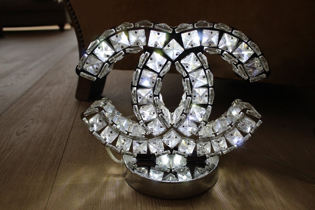 Coco Chanel - Lichtreclame - Glass, Silverplate - Catawiki