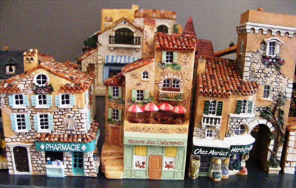 J. Carlton/Dominique Gault - House, provencal santons (37) - Catawiki