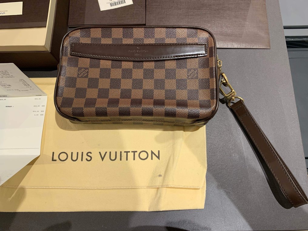 Louis Vuitton LV Kasai Clutch, Men's Fashion, Bags, Belt bags, Clutches and  Pouches on Carousell