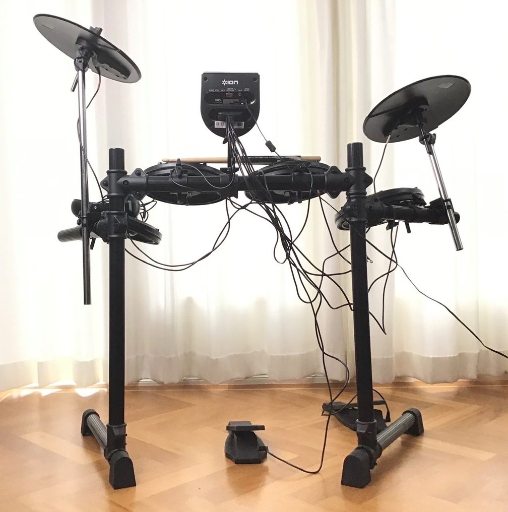 Cymbale et Percussion ION Audio Sound Session Drums MKIII Kit de Batterie Electronique 8 Pièces et 2 Pédales avec Baguettes Fournies 108 sons de Batterie 