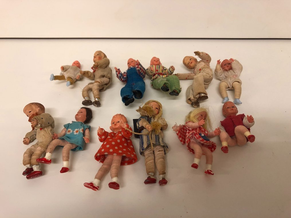 12 oude poppenhuis - Doll - Catawiki