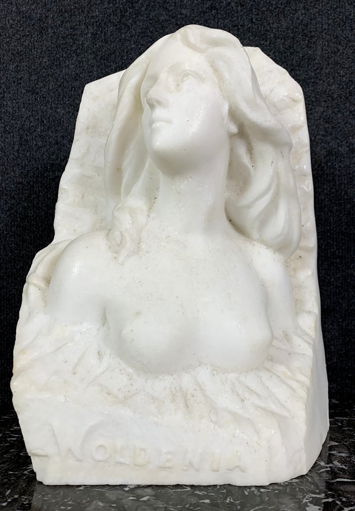 Beeld, een vrouw - Marmer, wit Carrara-marmer Ca.