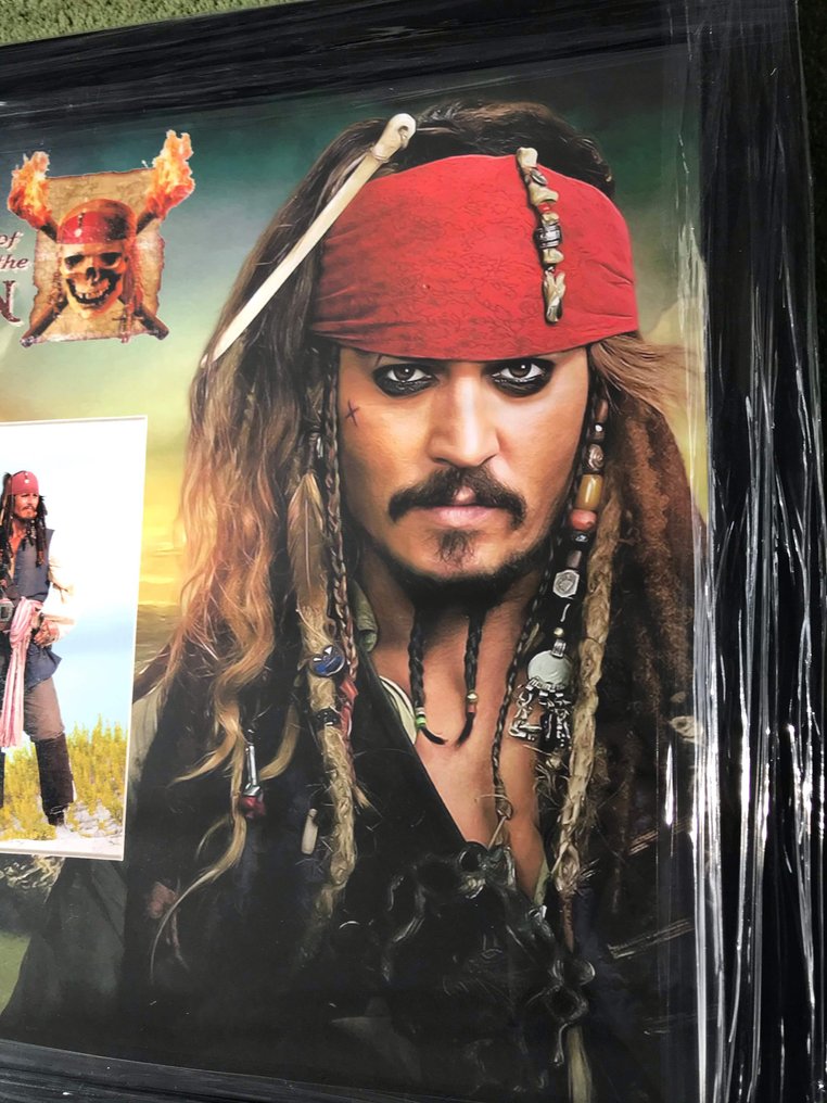 JOHNNY DEPP JACK SPARROW PIRATES OF THE CARIBBEAN SIGNED AUTOGRAPH PHOTO PRINT IN MOUNT 