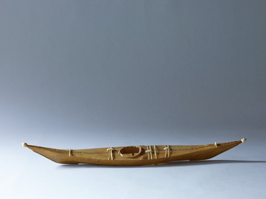 Wooden Inuit Kayak (1) - Inuit - Greenland Catawiki