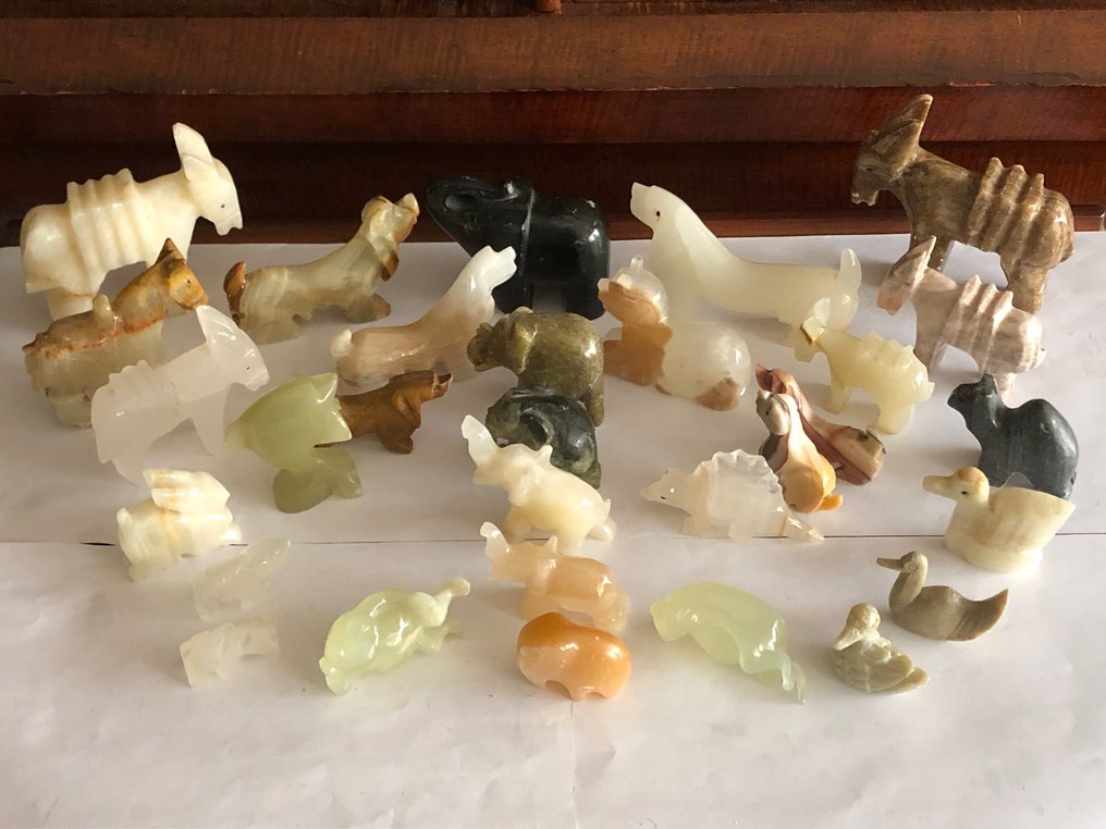 A collection of Onyx marble animal figurines (30) - Onyx - Catawiki