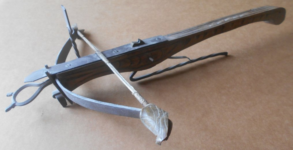 Crossbow-med - Middelalderens armbrøst - Catawiki