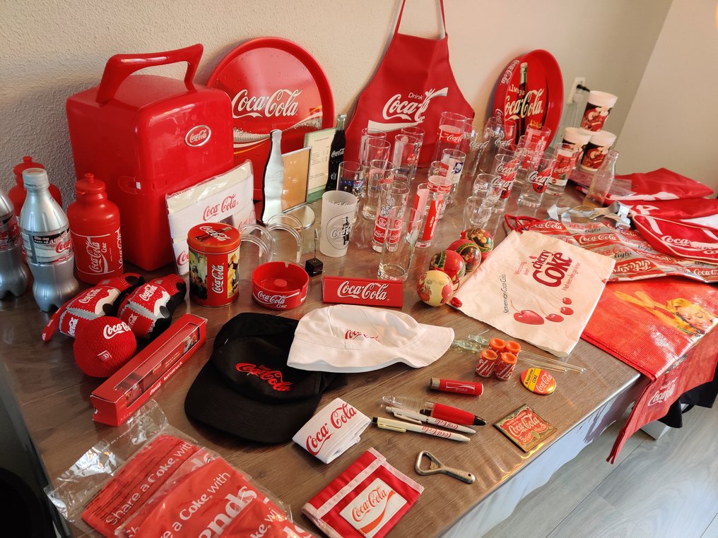 liefdadigheid agenda Pa Coca cola - Collection of Coca-Cola merchandising items - Catawiki