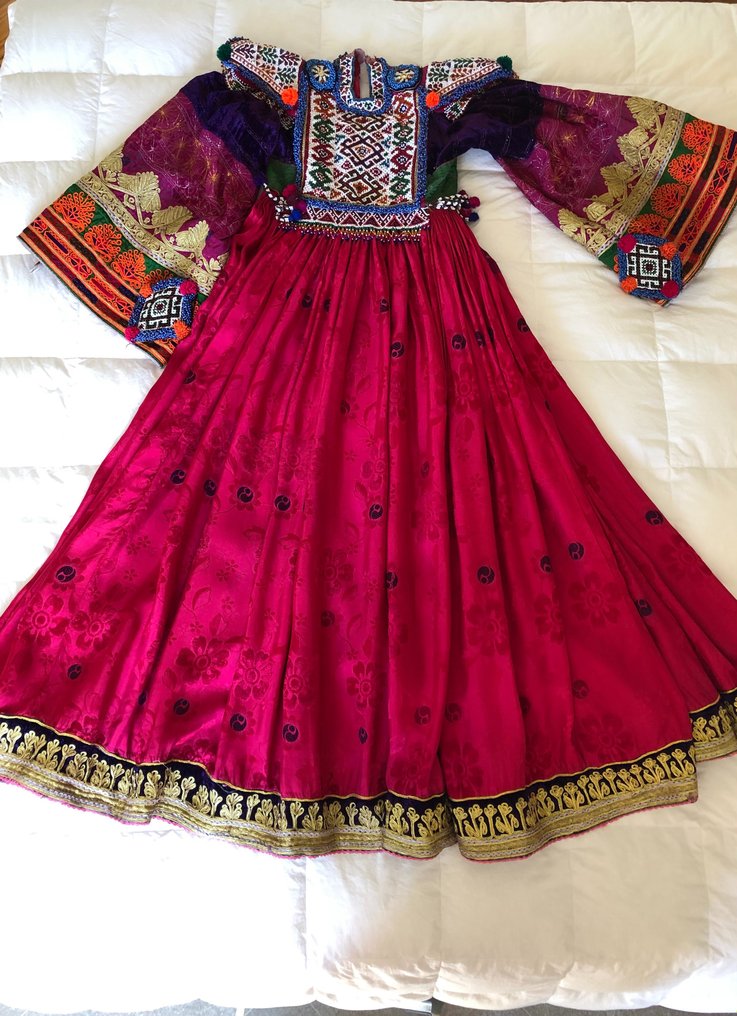 oplichterij Beschrijvend Narabar Traditionele Afghaanse trouwjurk (1) - Textiel - - Catawiki