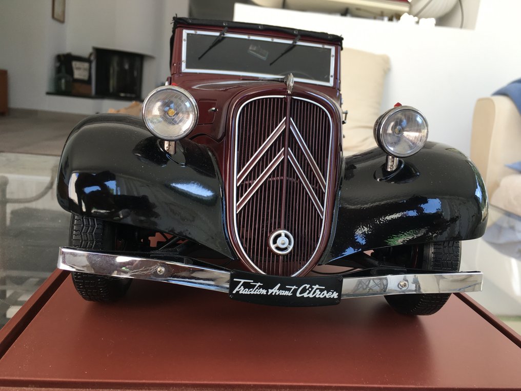 hachette 1:8 - 1 - Model car - Traction cabriolet 1/8 Hachette idem ...