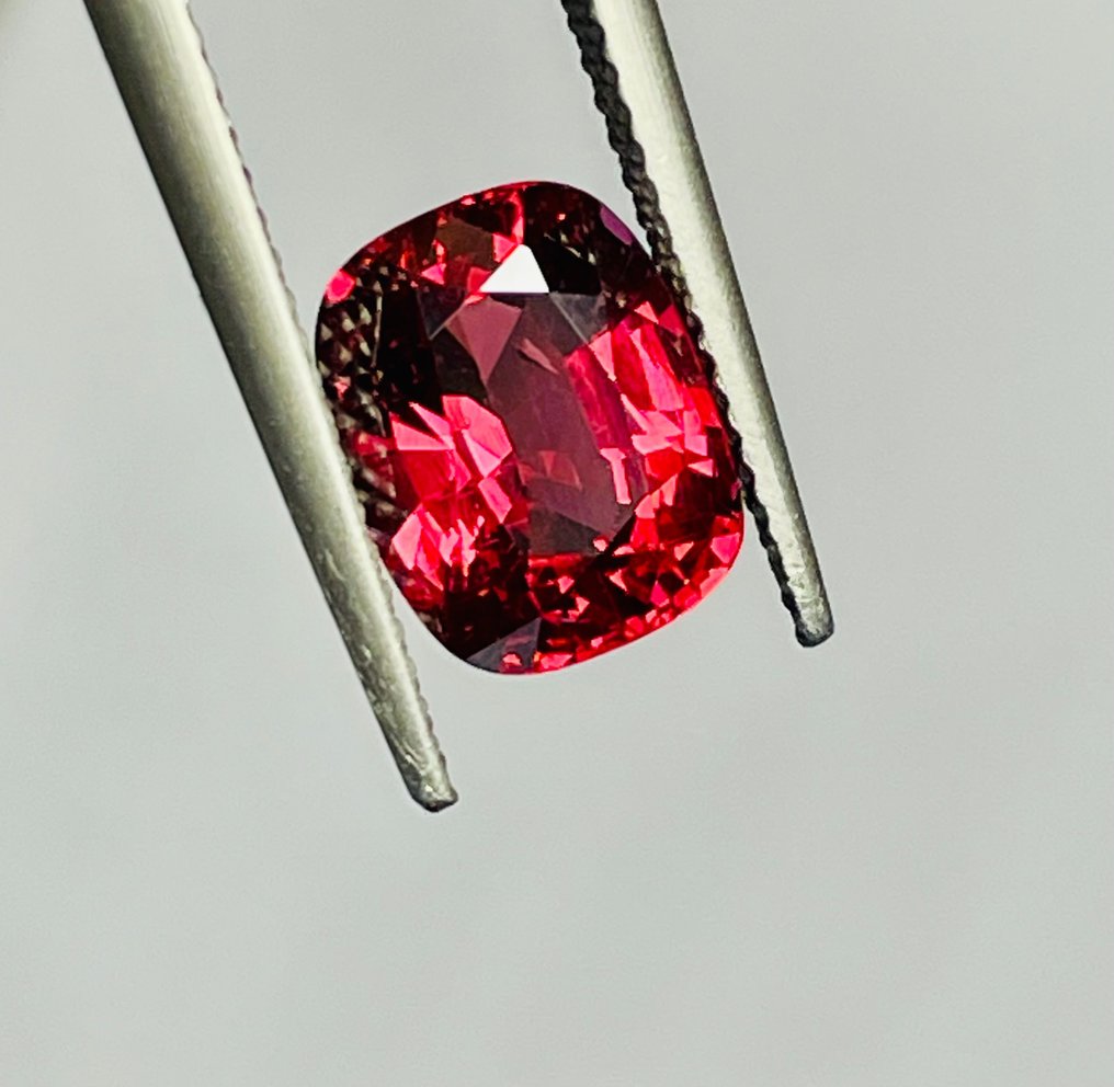 Red Spinel - 3.01 ct - Catawiki