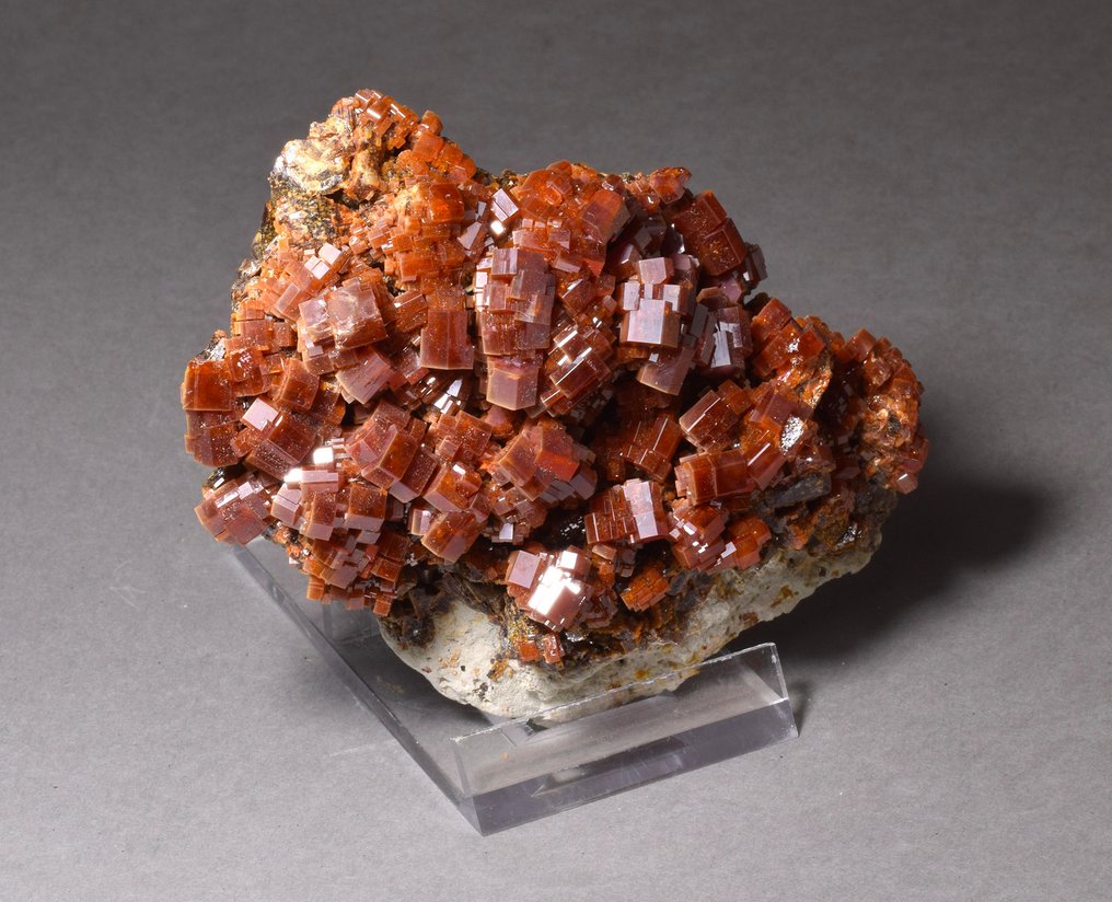 Superb vanadinite Crystal cluster - Height: 6.5 cm - Width: 9 cm- 317 g #2.2