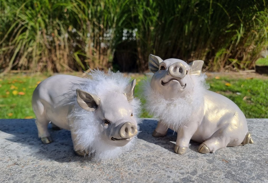 Sculpture, Little pigs Resin/Polyester Catawiki