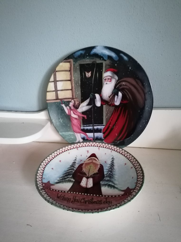 2 nostalgic Christmas plates with Christmas scene Catawiki