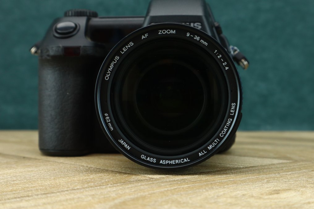 Olympus Camedia E10 met Olympus lens AF zoom 936mm Catawiki