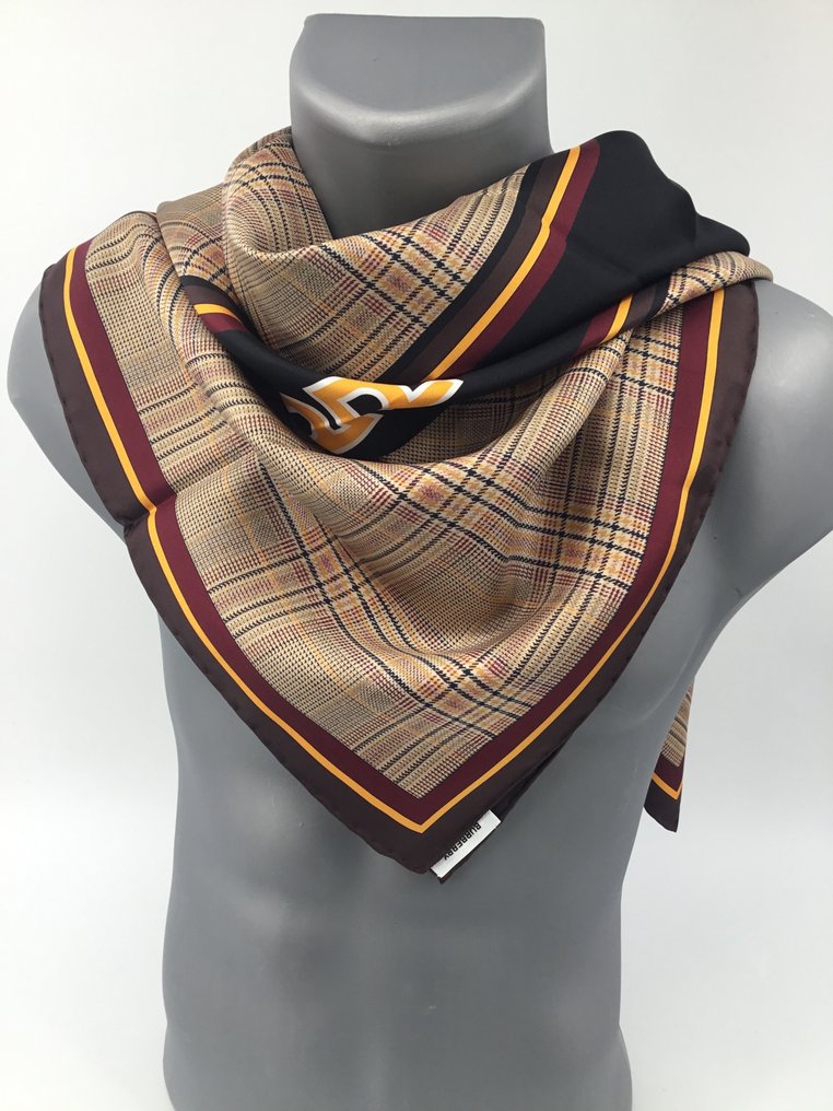 Burberry sales bufanda juntos