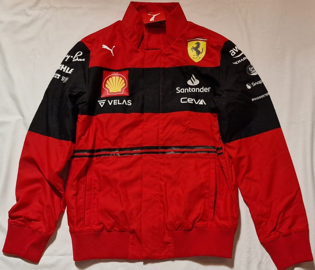 Ferrari - Formula One - 2022 - Team wear - Catawiki